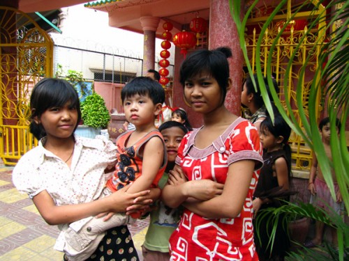 Local kids - Phnom Penh, Cambodia
