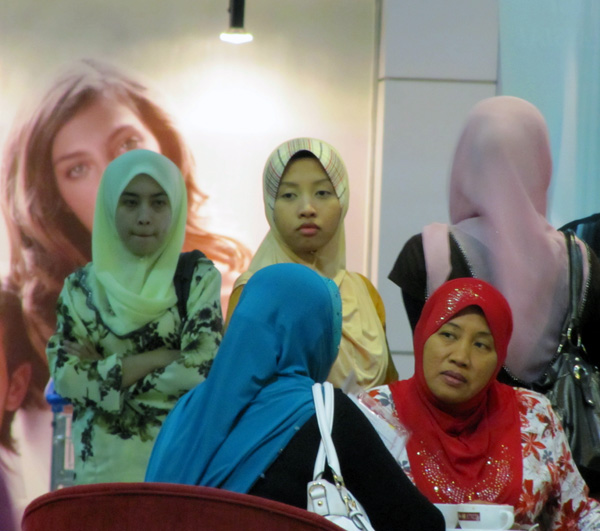 People in Kuala Lumpur International Airport